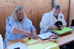 Es wird auch gelacht ... Carla Swaap und Britta Poweleit als Schreiber