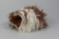 Alpaka "Cutiepie" in Rot-Weiß von Bianca Erades